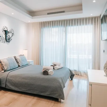 Luxury 3 Bedrooms, Private Heated Pool - Ehhouse